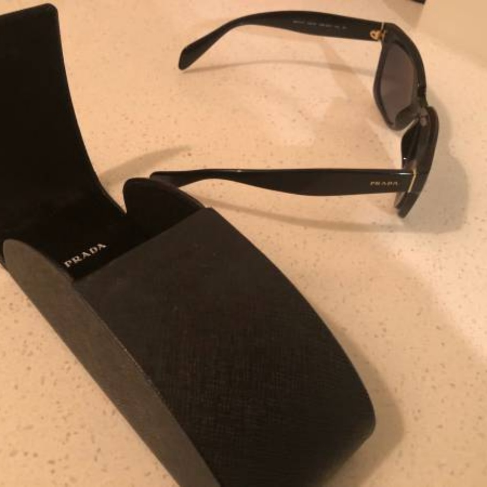 PRADA sunglasses - Picture 3 of 5